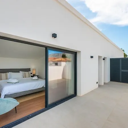 Golden Mile 4 Ensuite Br Private Pool