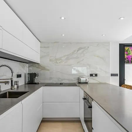 Golden Mile 4 Ensuite Br Private Pool