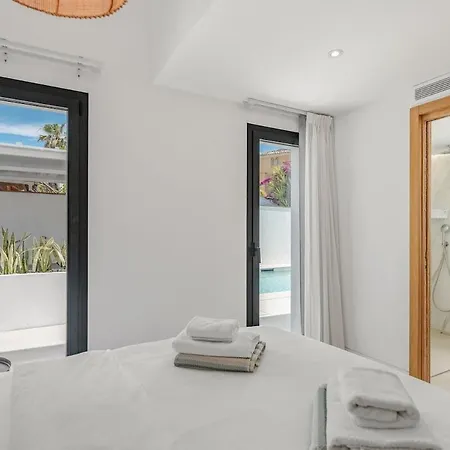Golden Mile 4 Ensuite Br Private Pool فيلة